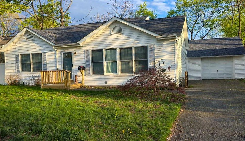 2nd image of 46 E Maple Street