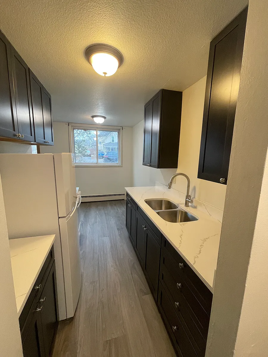 Building Photo - 418 7th St SE #101