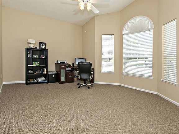 3rd image of 1364 Barrington Cir