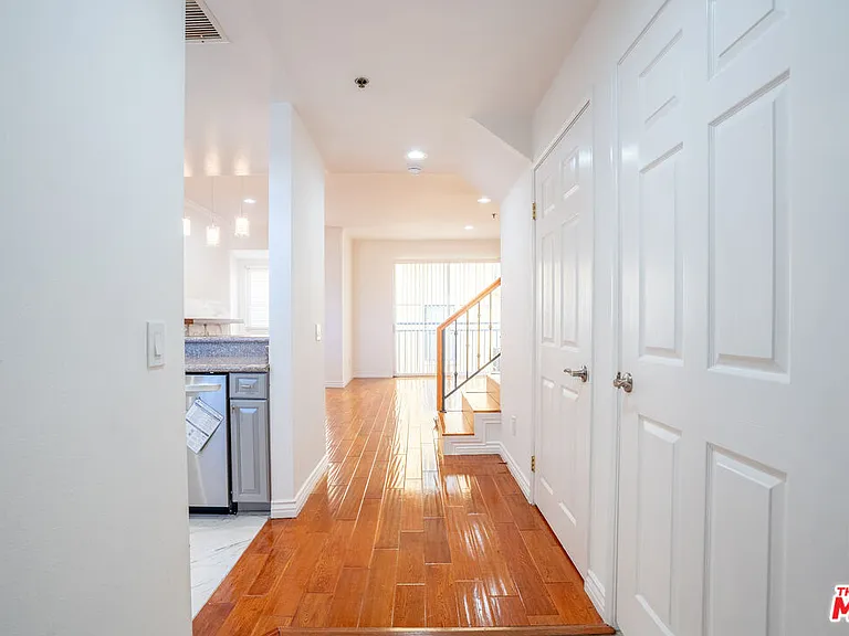 1030 S Norton Ave #6 — Photo 2