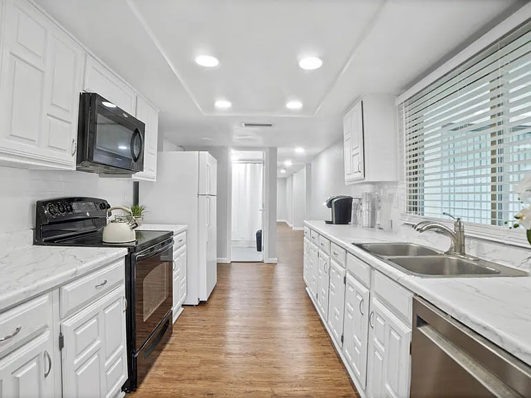 3317 John Muir Ct — Photo 3
