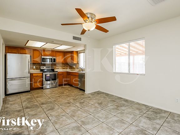 4th image of 2047 E Ellis Dr