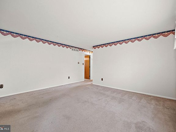 4th image of 33 Rawlings Dr