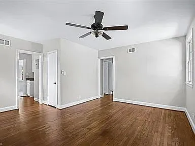 1409 Chelsea St — Photo 2