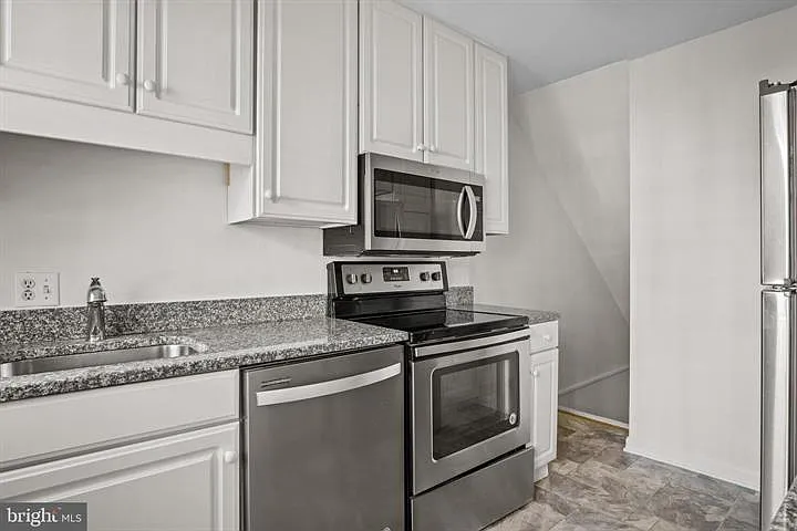 3305 S Wakefield St #A — Photo 7