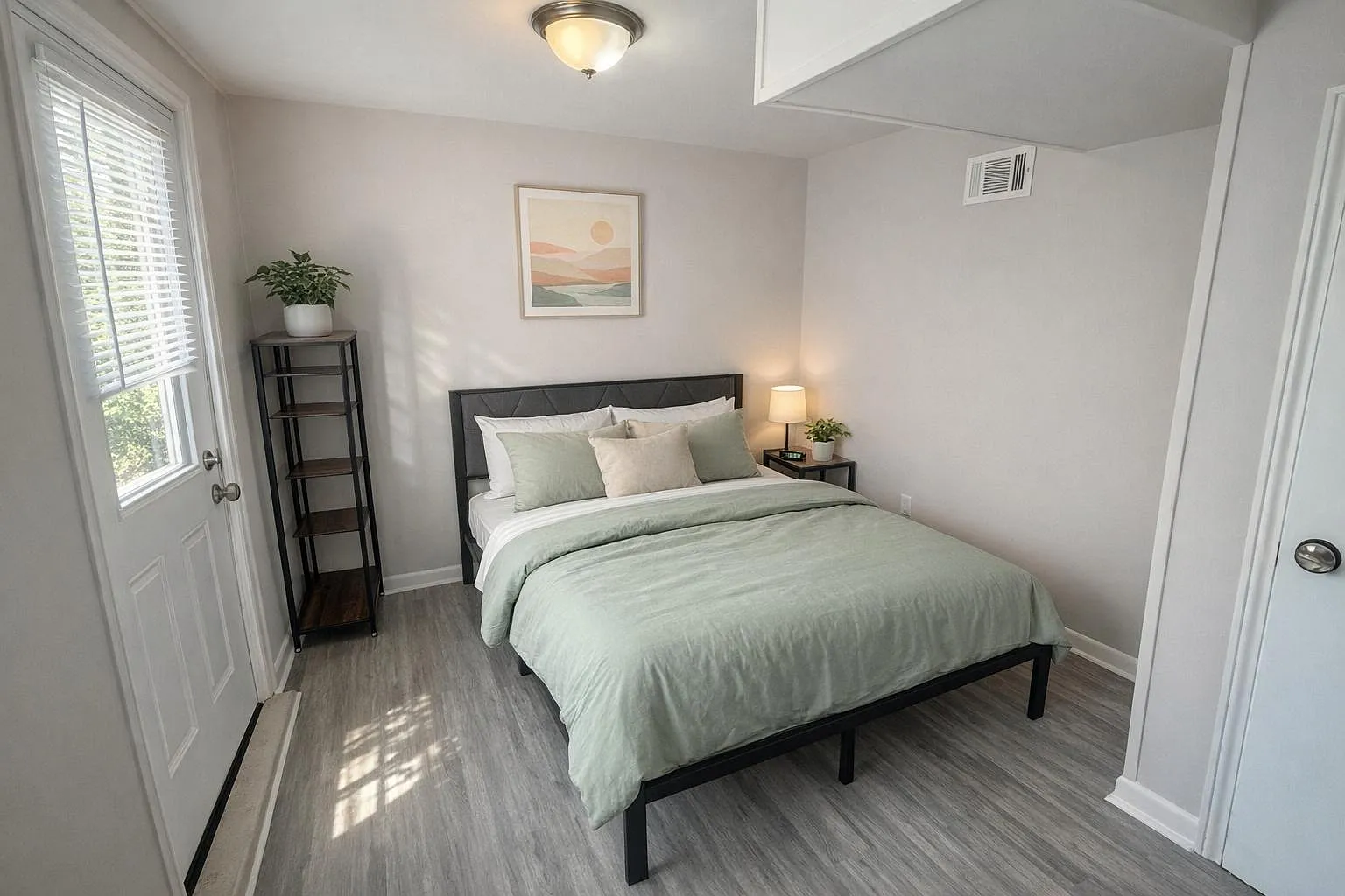4 bed, 3.0 bath, 2000 sqft, $685 — Photo 1