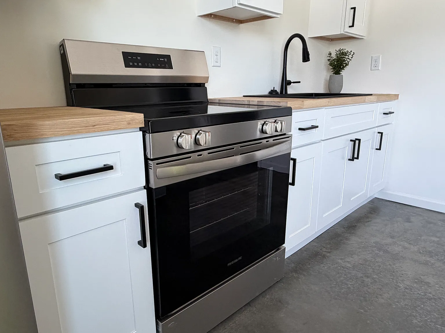 2 bed, 900 sqft, $1,300 — Photo 2