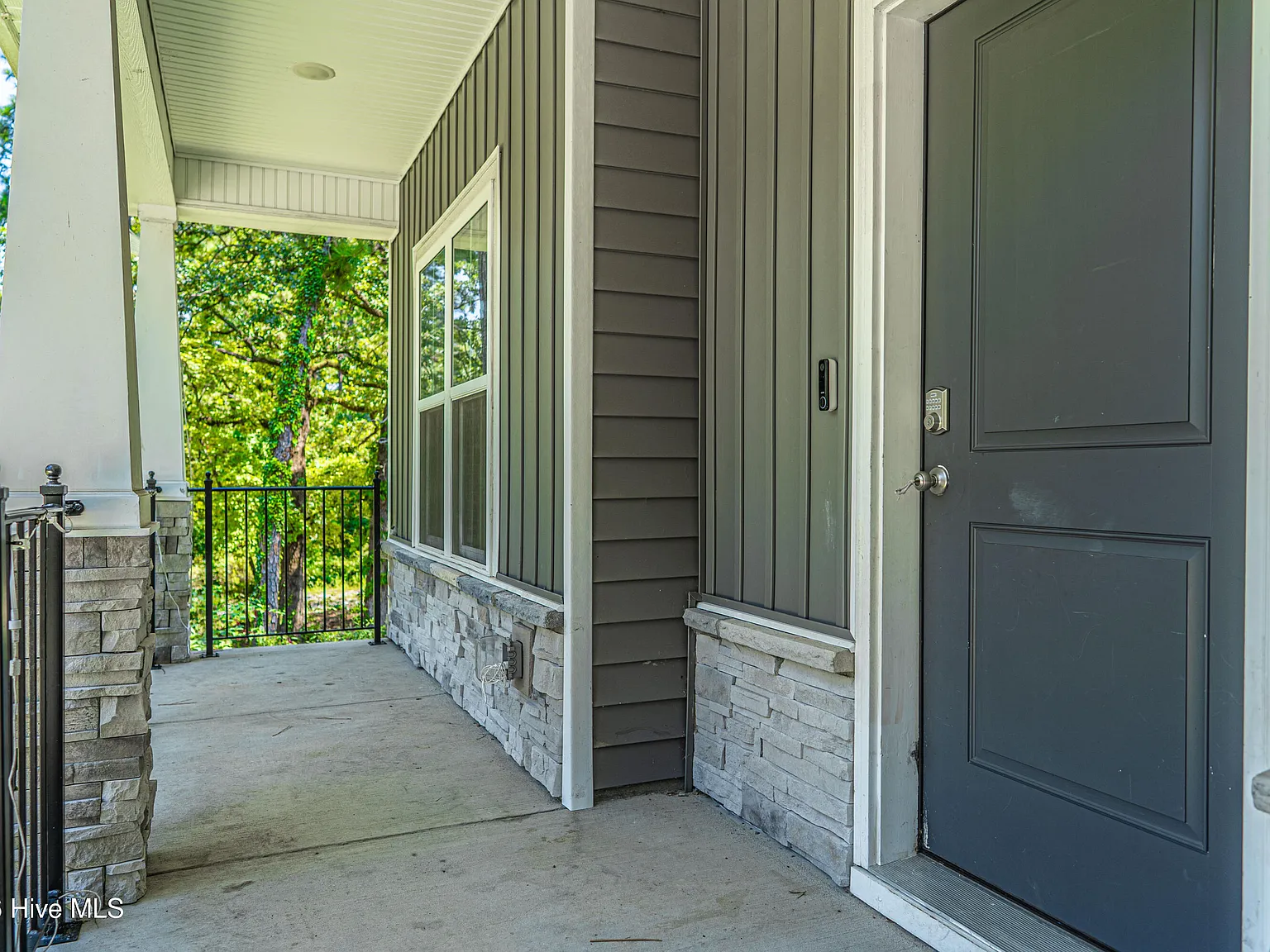 4 bed, 2.5 bath, 2353 sqft, $3,000 — Photo 3
