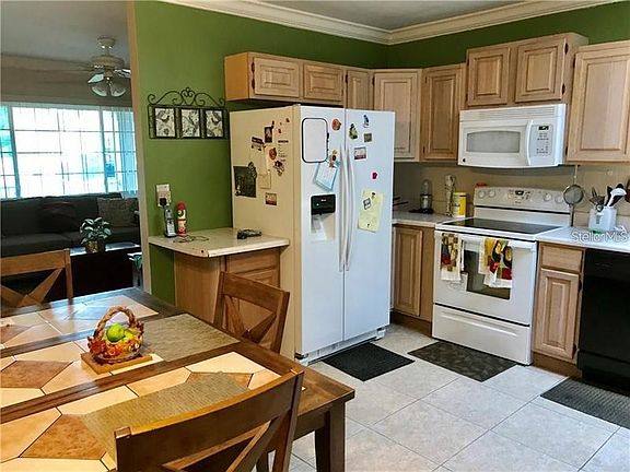 3rd image of 2724 Cambridge Ave