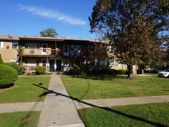 55 Gills Ln #45, Iselin, NJ 08830