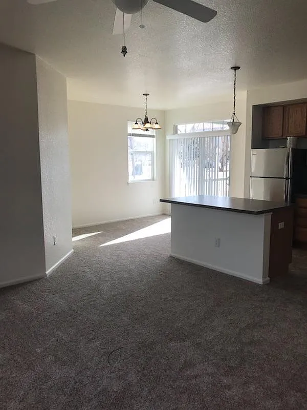 2 bed, 900 sqft, $1,700 — Photo 3