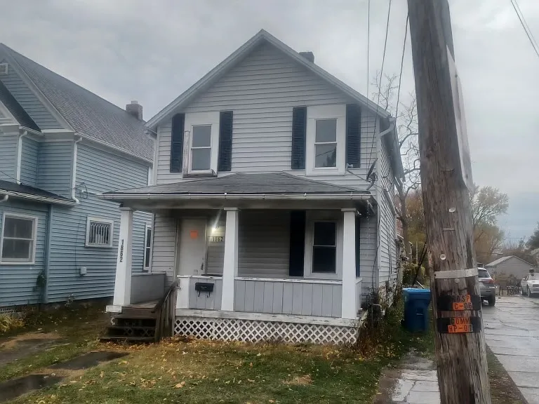 1862 Reid Ave — Photo 2