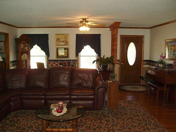 5th image of 107 Hall St