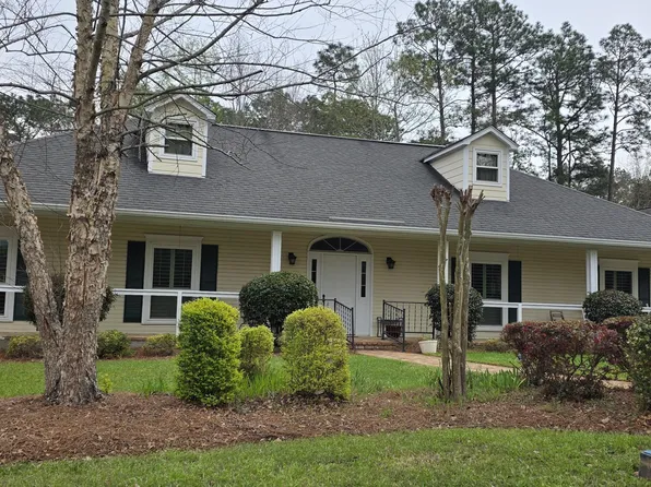 102 Lesley Ln, Hattiesburg, MS 39402