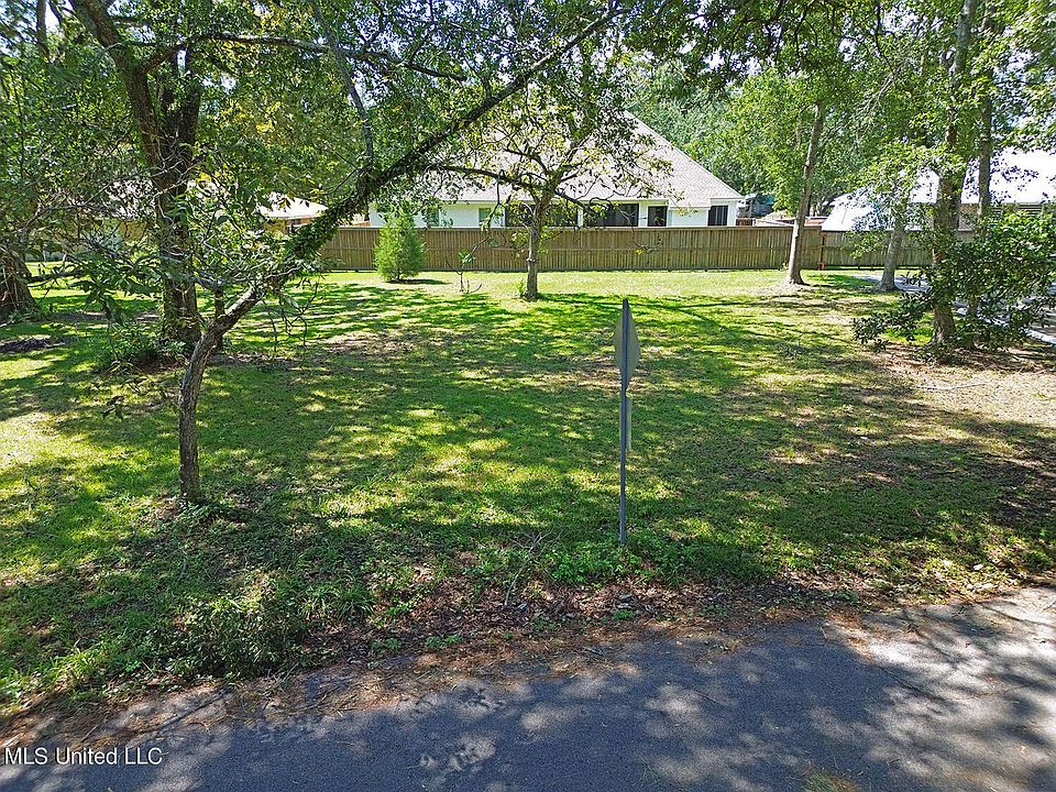 1st image of Forest Hill Dr