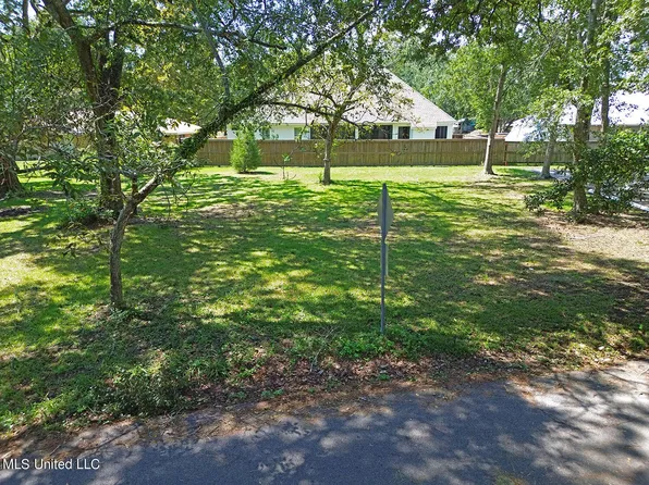 Forest Hill Dr, Ocean Springs, MS 39564