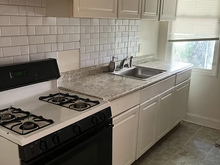 730 Linnard St #1 — Photo 1