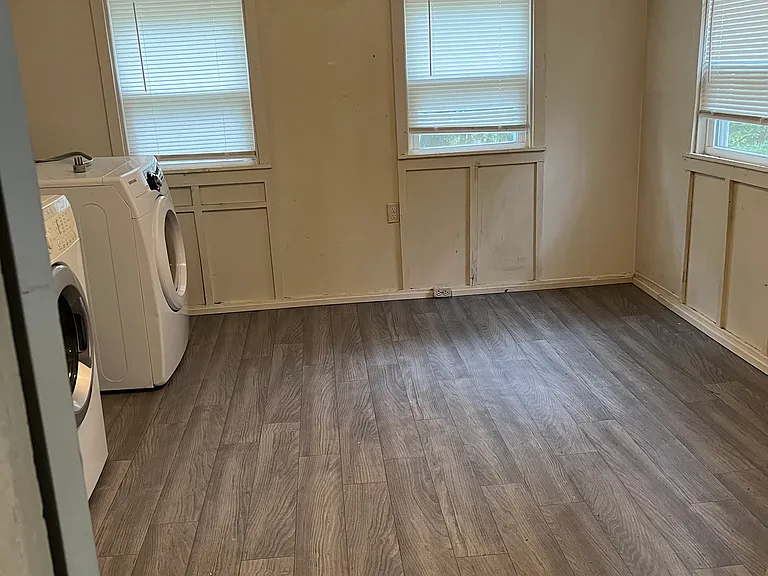 824 Barnwell Ave NE — Photo 6