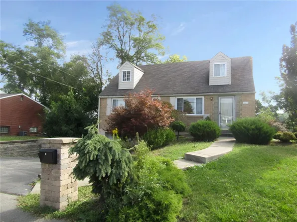662 Regency Dr, Pittsburgh, PA 15239