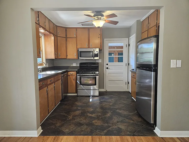 1312 Elmore Ave — Photo 4