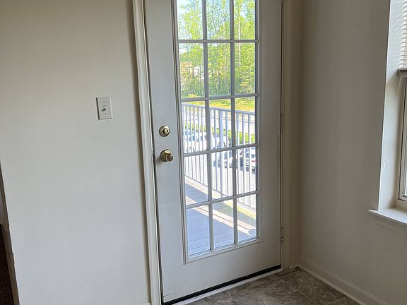 5th image of 439 Hopkins Landing Dr