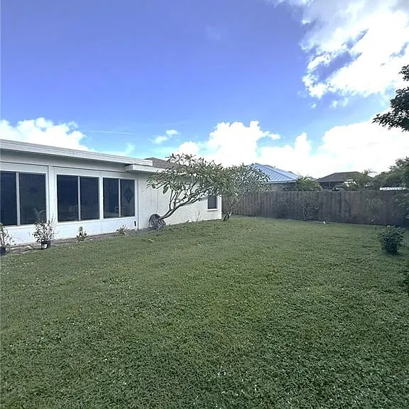 590 NE Lima Vias — Photo 3