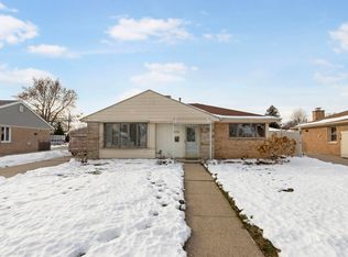 1090 W Grant Dr, Des Plaines, IL 60016