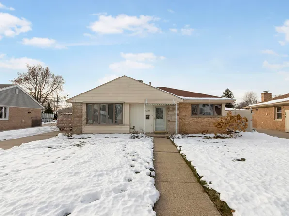 1090 W Grant Dr, Des Plaines, IL 60016