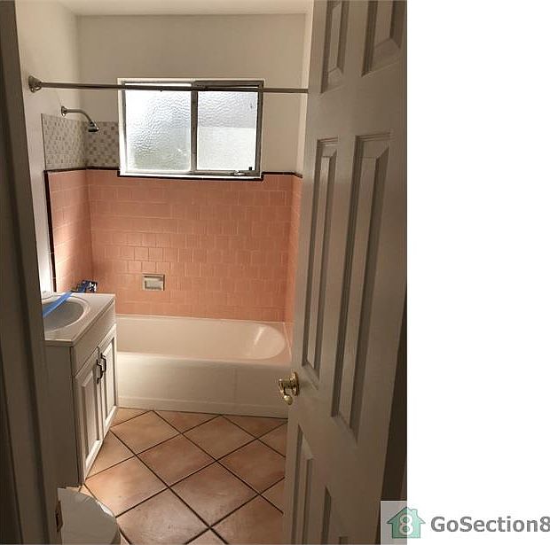 2nd image of 1714 Grove St #18