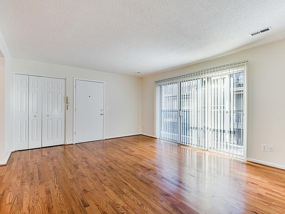 4th image of 4008 Oak St APT 12