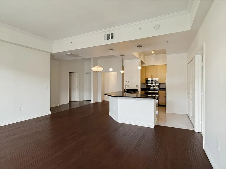 3225 Turtle Creek Blvd #520 — Photo 5