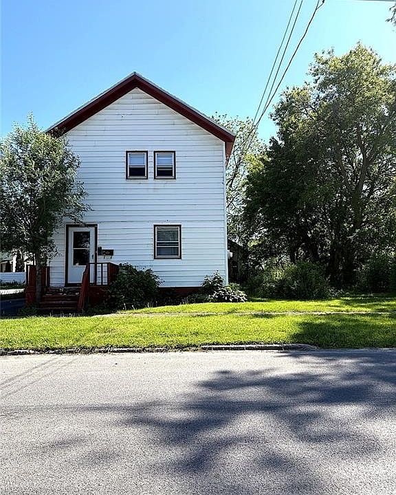 1st image of 746 Mary St