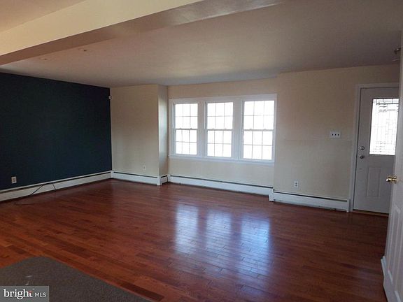3rd image of 525 Dogwood Ln