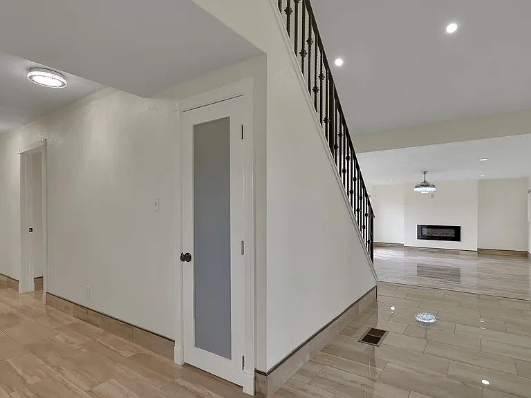 203 Tennessee Ln — Photo 14