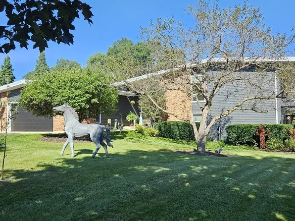 1402 Appaloosa Trl, McHenry, IL 60051