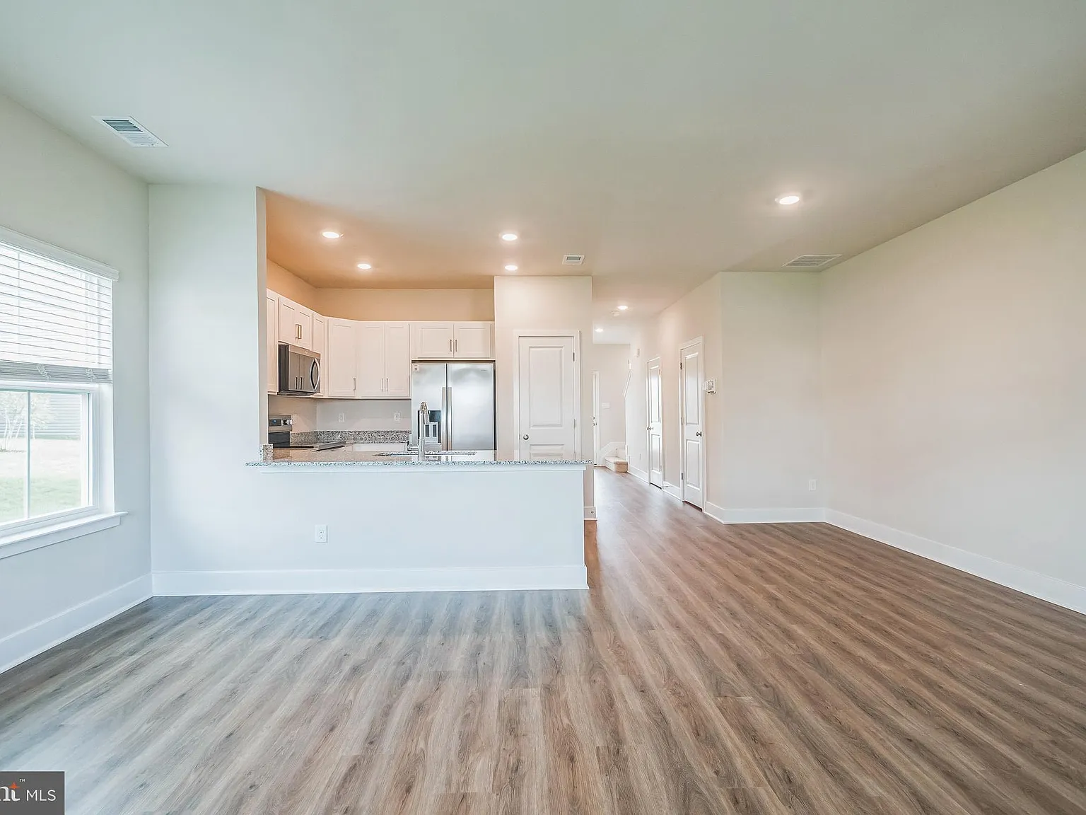 3 bed, 1509 sqft, $2,370 — Photo 4