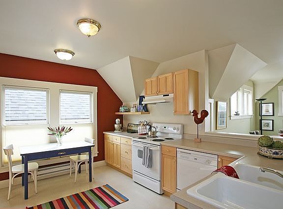 Good-sized kitchen!