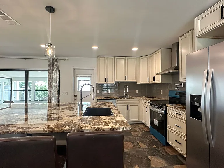 616 Iris St — Photo 15