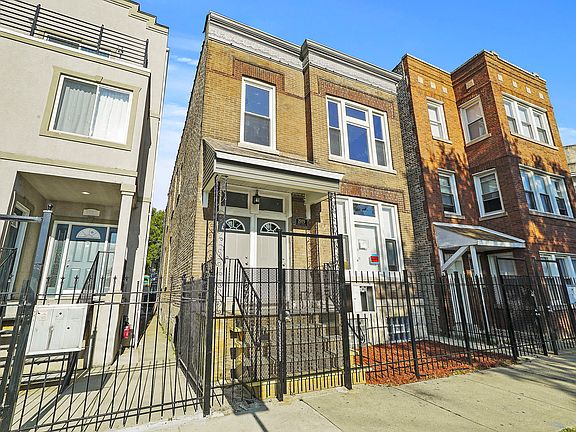 3rd image of 1919 S Trumbull Ave