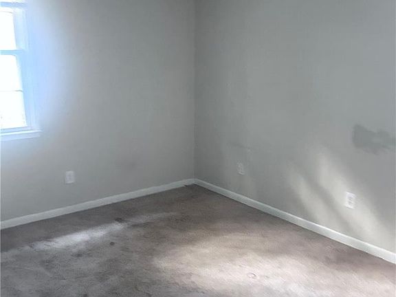4th image of 7 White Oak Trl