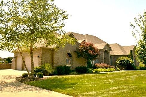 3rd image of 1012 Royal Crest Dr