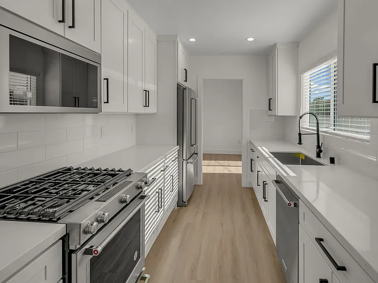 15208 Fernview St #15208 — Photo 23