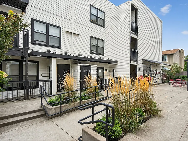 Tabor Terrace — Photo 41