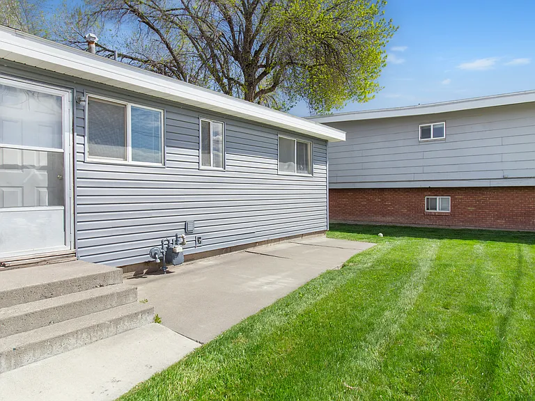 1344 Elmwood Cir — Photo 4
