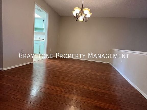 5th image of 450 Lakeview Dr APT 14