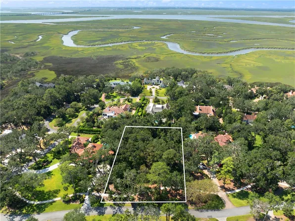 303 Hawkins Island Dr, Saint Simons Island, GA 31522