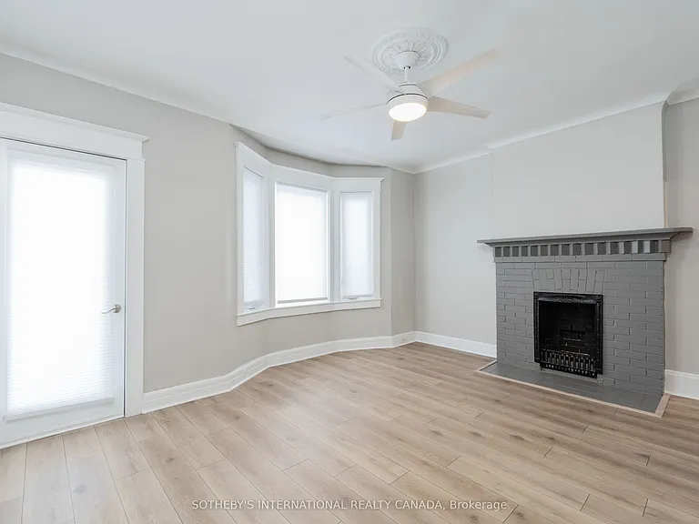 15 Indian Road Cres #UPPER — Photo 7