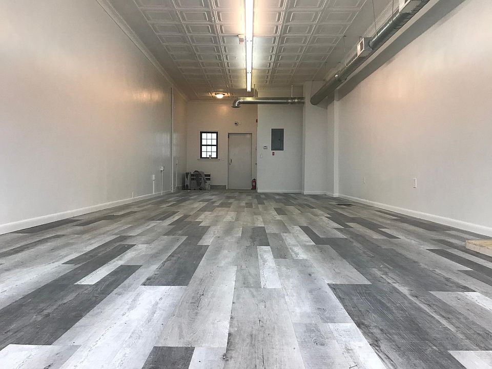 2nd image of 2952 Fairfield Ave