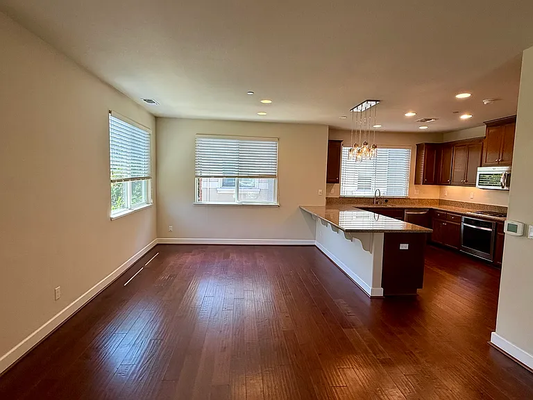 6482 Tralee Village Dr — Photo 9