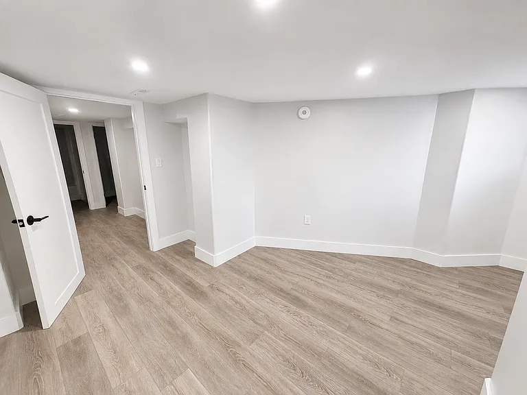 482 King William St — Photo 18